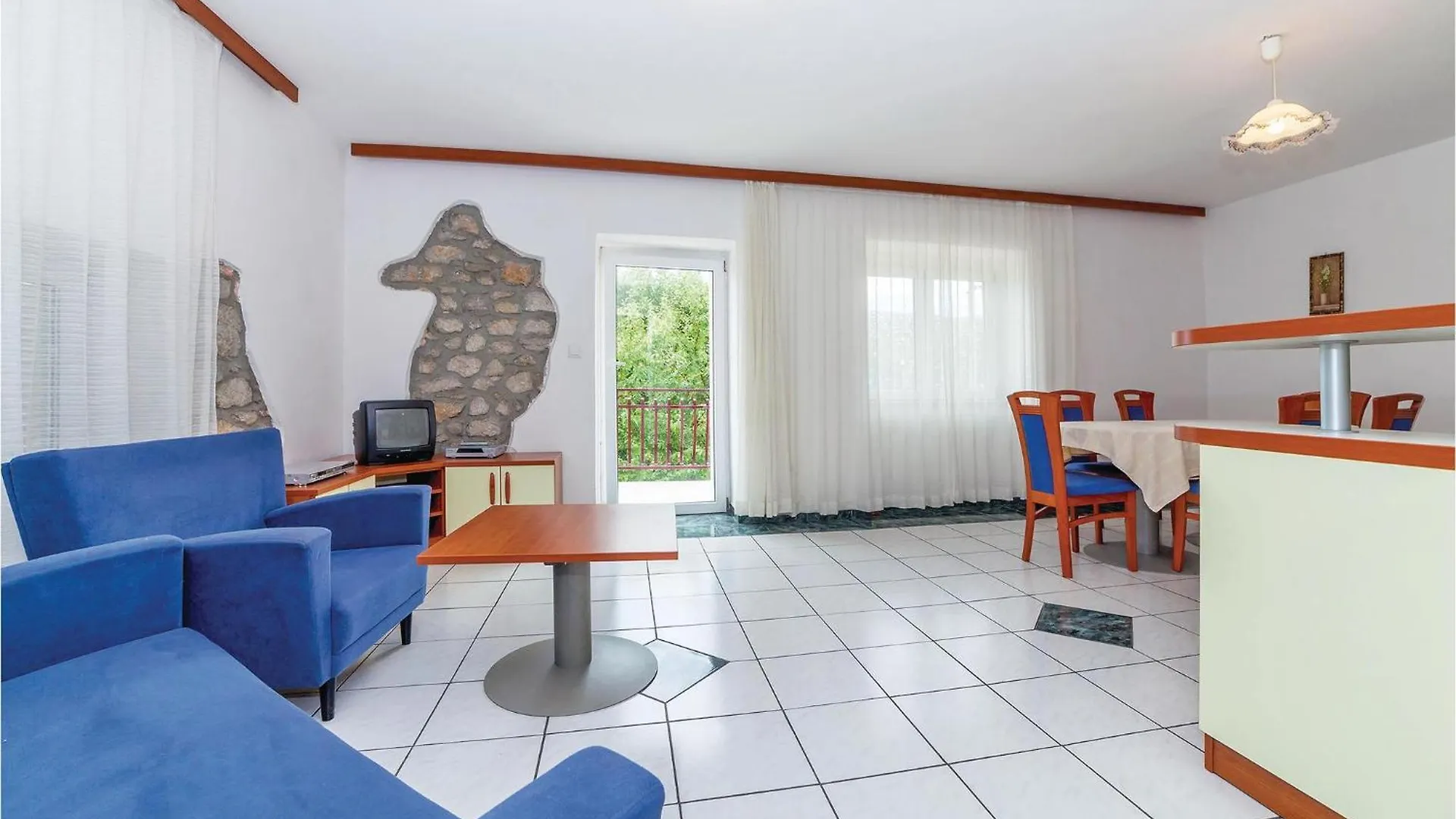2 Bedroom Cozy Apartment In Grizane Grižane