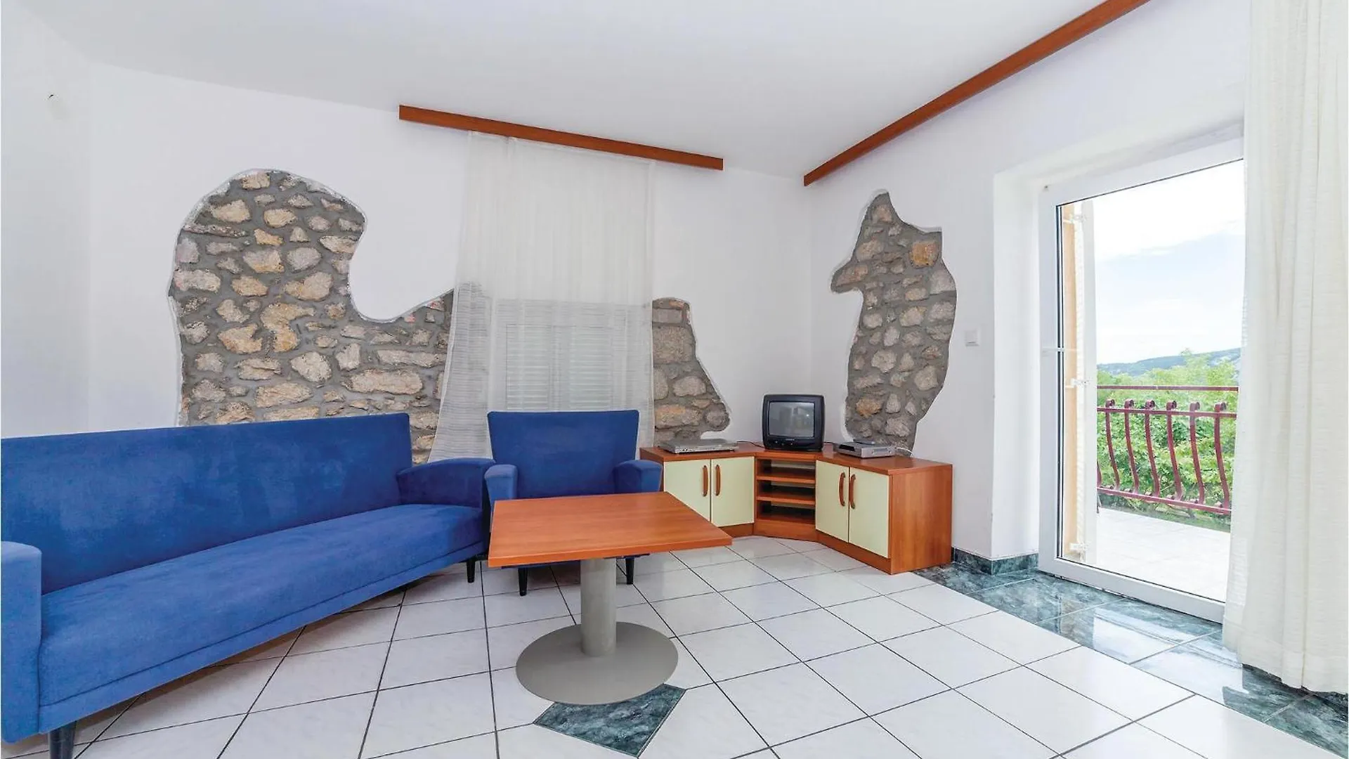 2 Bedroom Cozy Apartment In Grizane