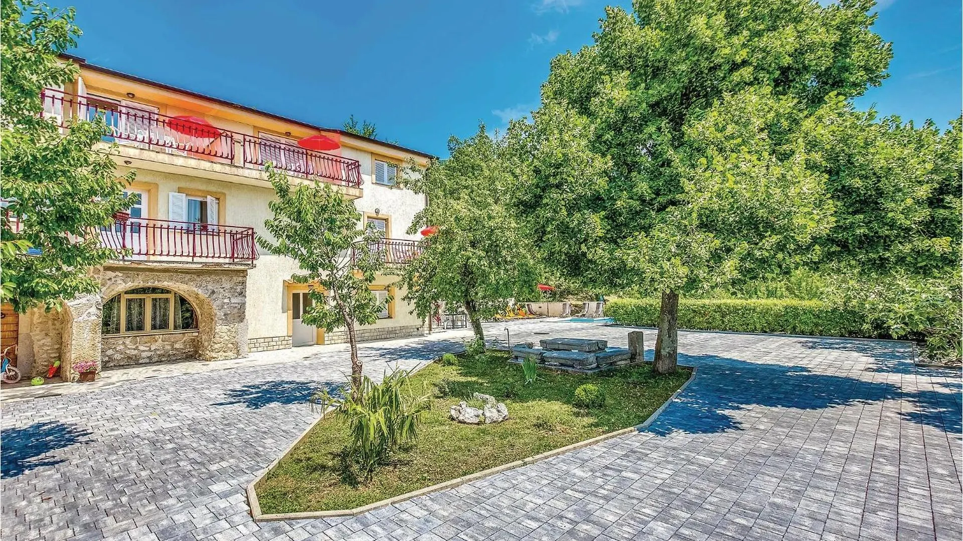2 Bedroom Cozy Apartment In Grizane